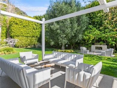 Malibu Luxury Rental Sleeps 12 Guests.